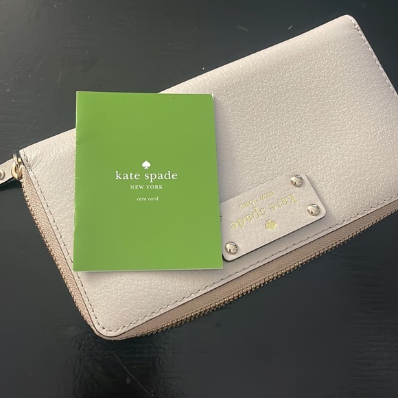 Light gray Kate spade wallet. Used one week. - Picture 5 of 5